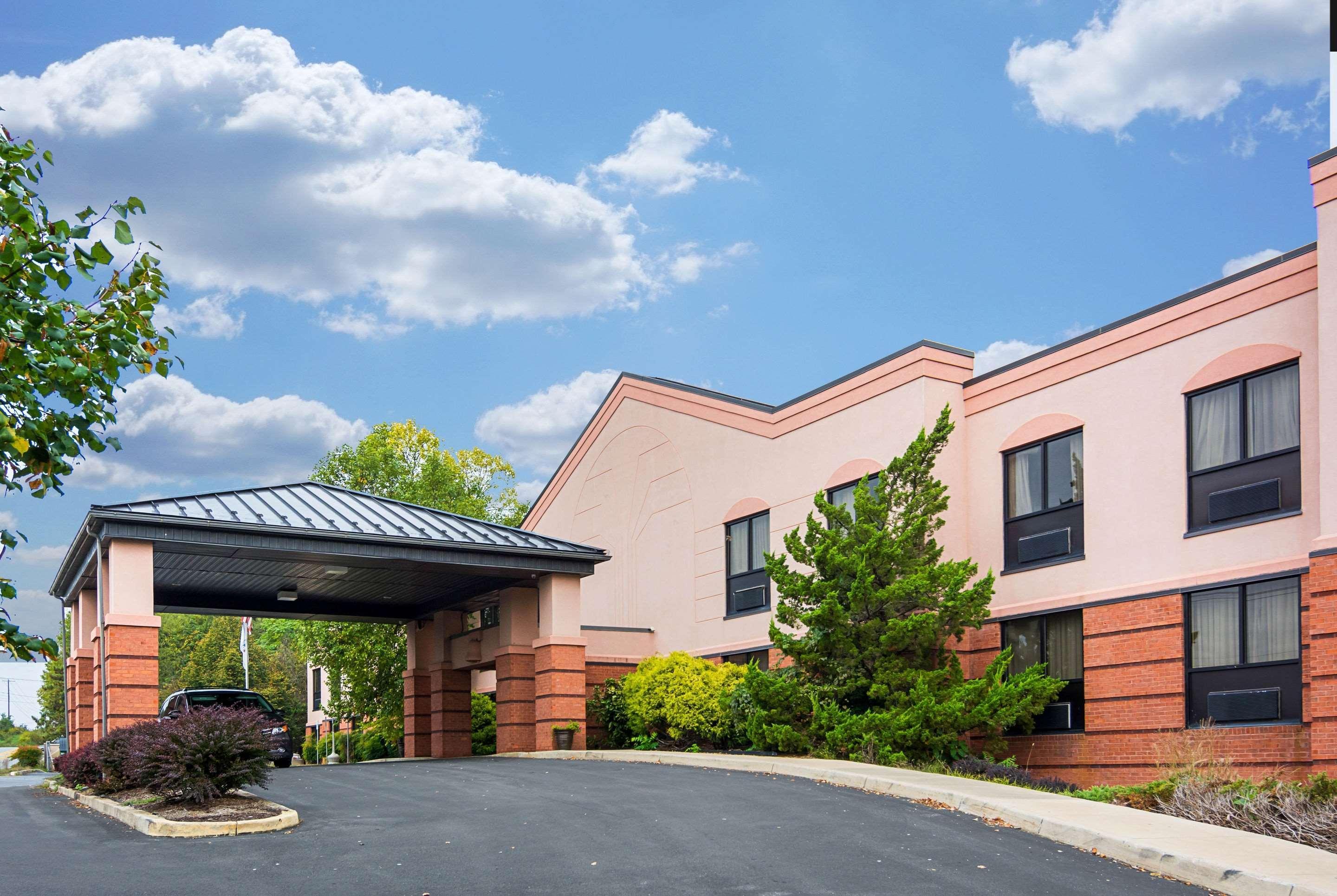 Quality Inn & Suites Kearneysville - Martinsburg Exterior photo